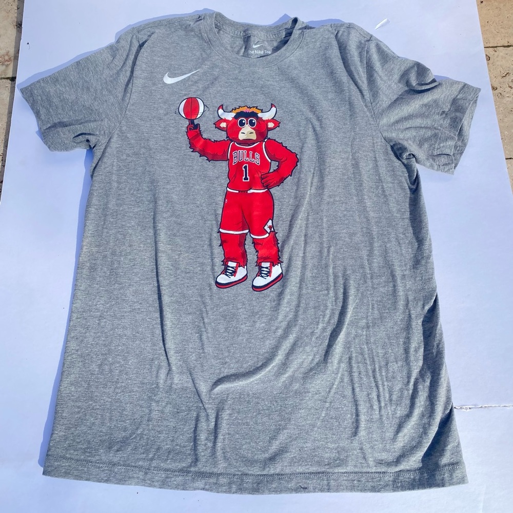 Vintage Chicago Bulls Graphic tee - MEDIUM